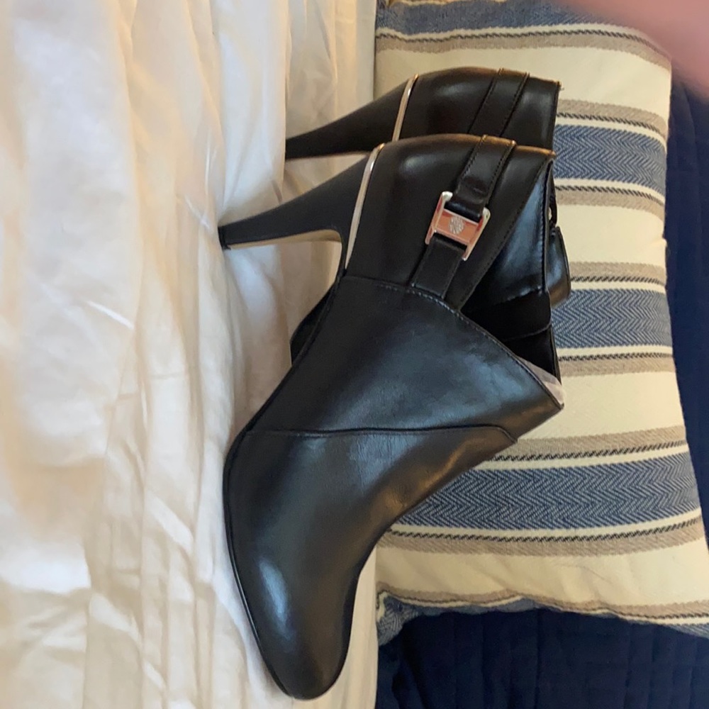 Vince Camuto BC-VEREENA size 9 NEVER BEEN WORN!